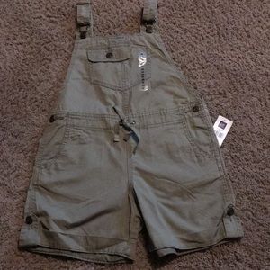 NWTs GAP shortalls army green Size 8